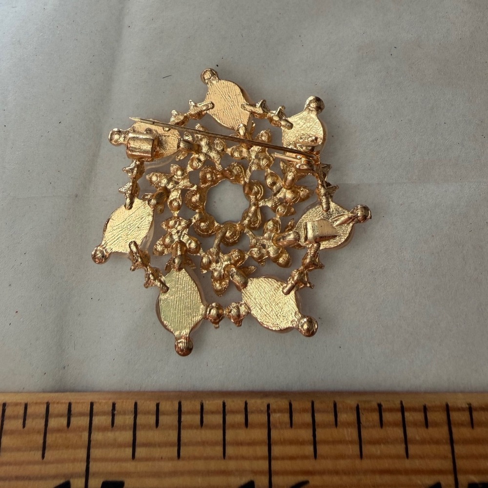 Vintage 60s Gold-Tone Wreath Brooch Pin Peach Teardrop Cabochon Aurora Borealis - Picture 4 of 5